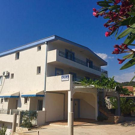 Apartments Ajla Utjeha Ngoại thất bức ảnh