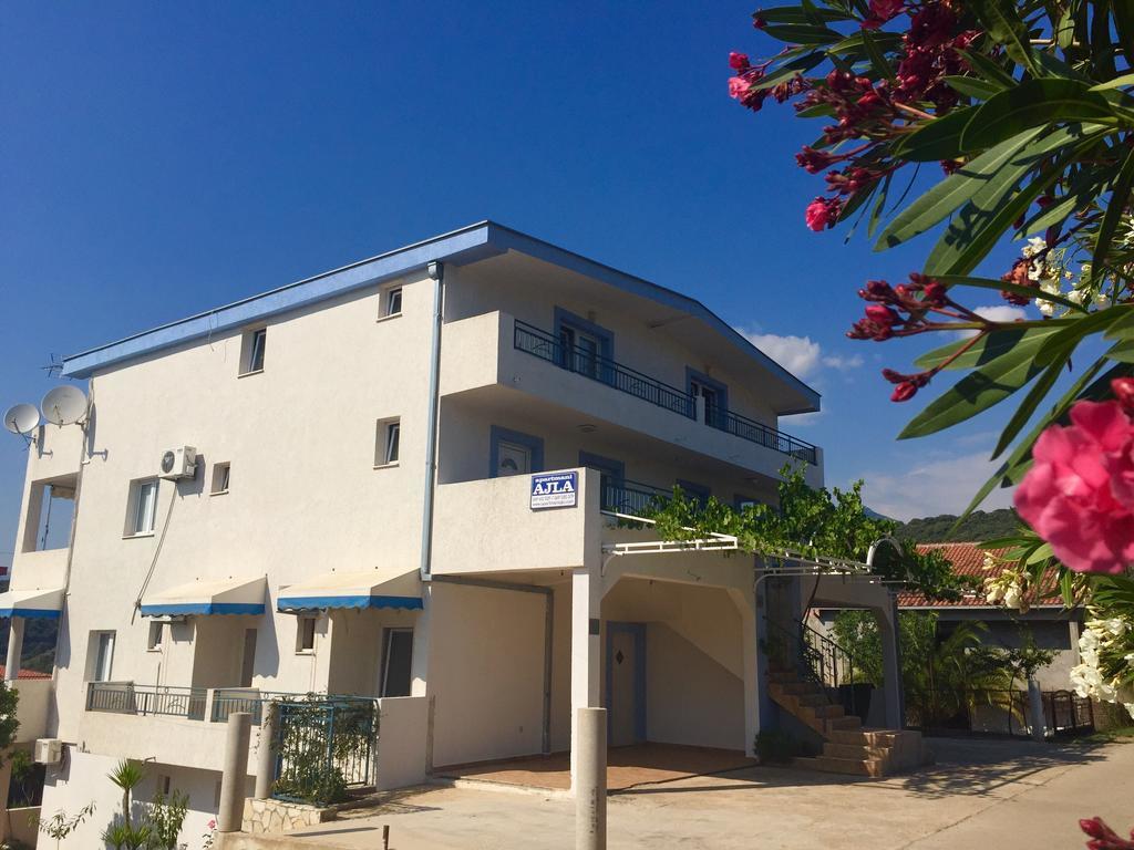 Apartments Ajla Utjeha Ngoại thất bức ảnh