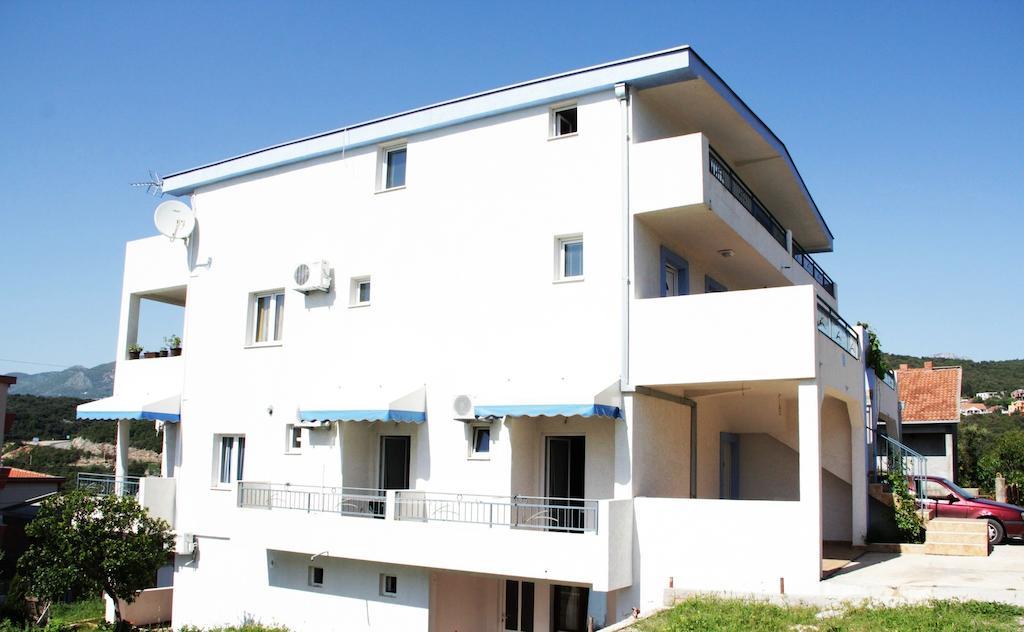 Apartments Ajla Utjeha Ngoại thất bức ảnh