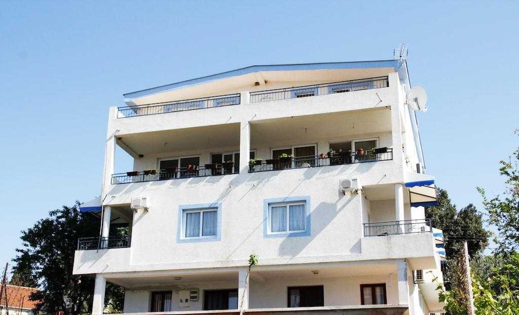 Apartments Ajla Utjeha Ngoại thất bức ảnh