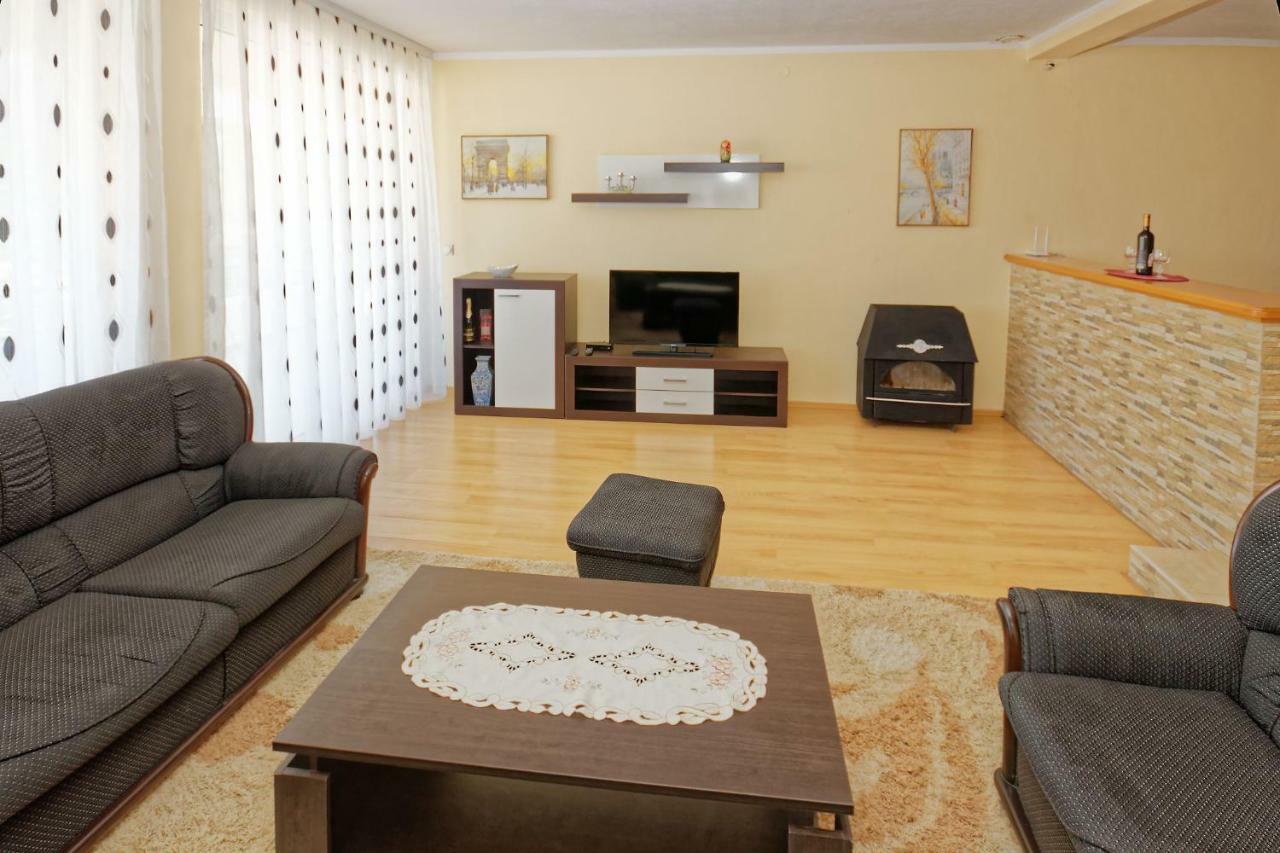 Apartments Ajla Utjeha Ngoại thất bức ảnh