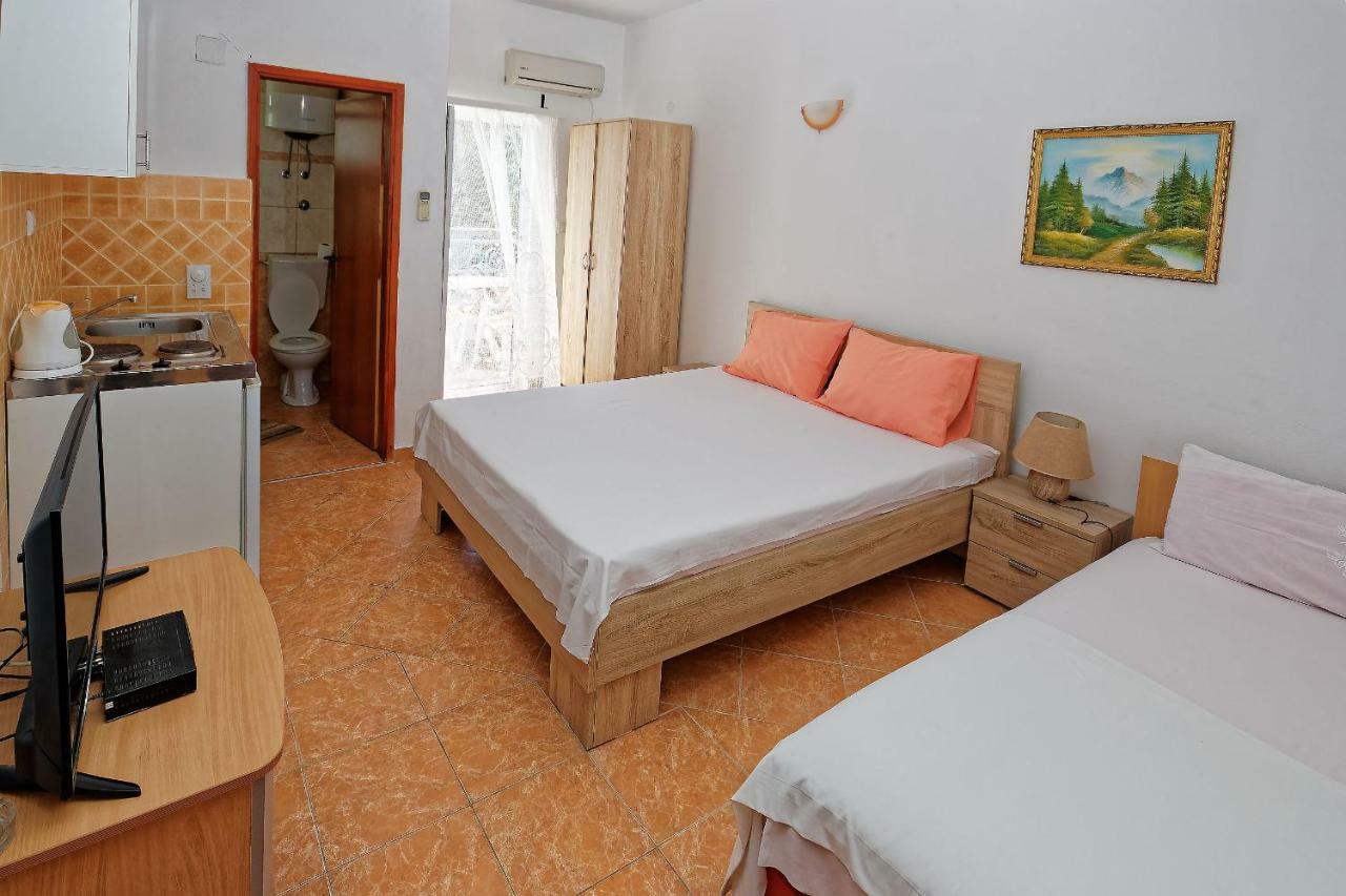 Apartments Ajla Utjeha Ngoại thất bức ảnh