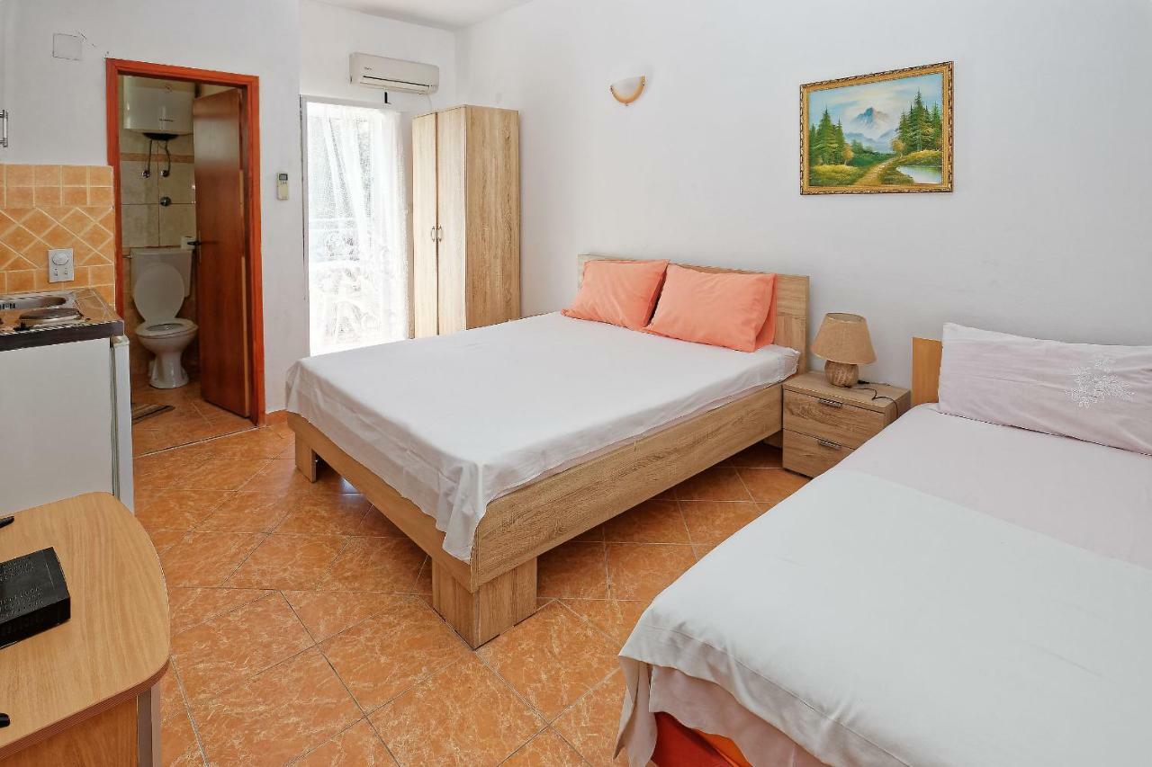 Apartments Ajla Utjeha Ngoại thất bức ảnh