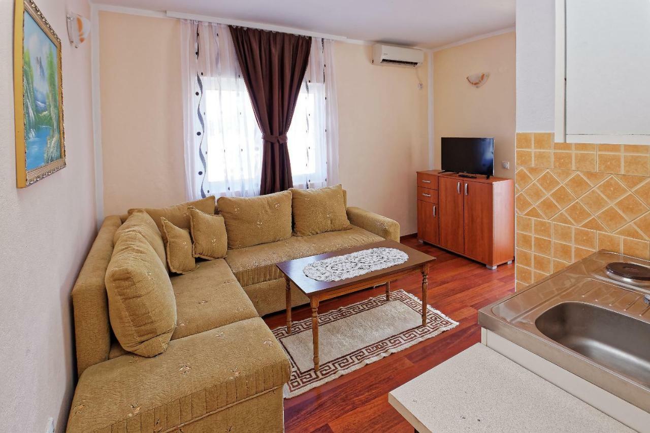 Apartments Ajla Utjeha Ngoại thất bức ảnh